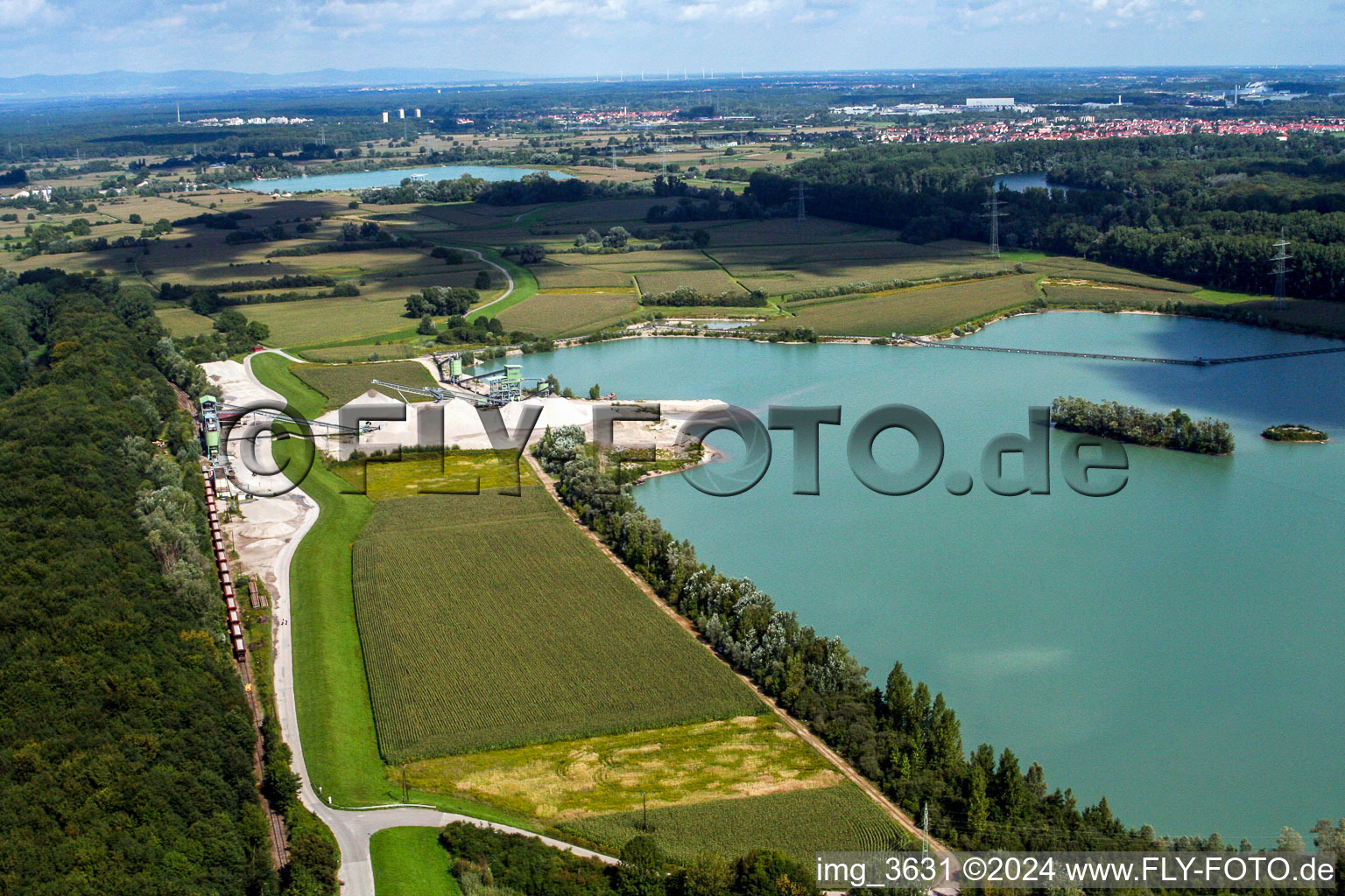 Vue aérienne de Étangs de carrière à Hagenbach dans le département Rhénanie-Palatinat, Allemagne