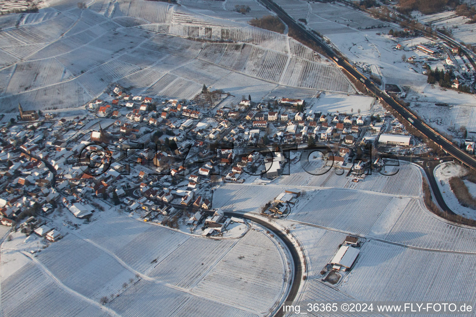 Birkweiler dans le département Rhénanie-Palatinat, Allemagne depuis l'avion