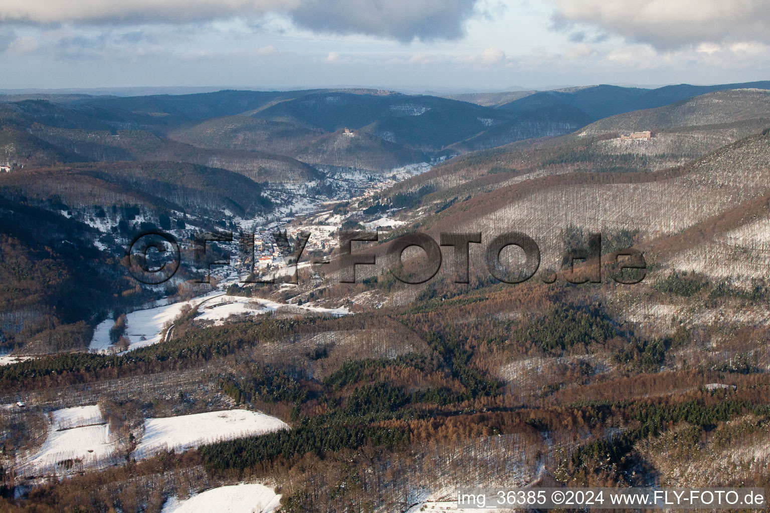 Dernbach dans le département Rhénanie-Palatinat, Allemagne vue du ciel