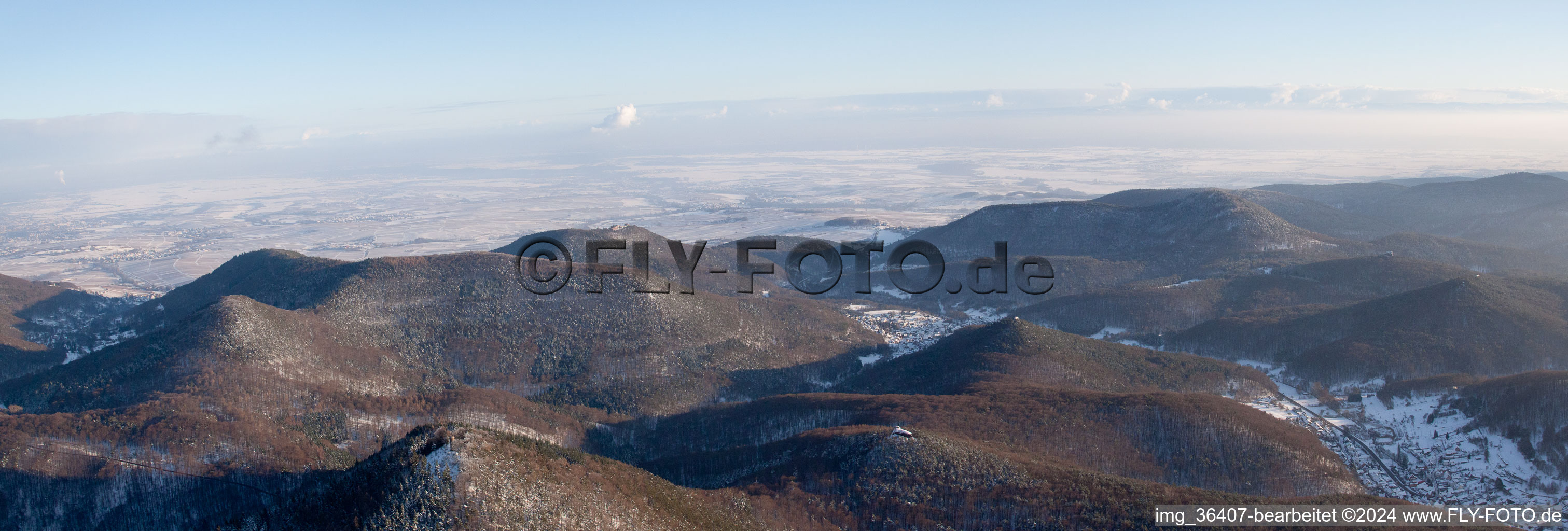 Waldrohrbach dans le département Rhénanie-Palatinat, Allemagne depuis l'avion