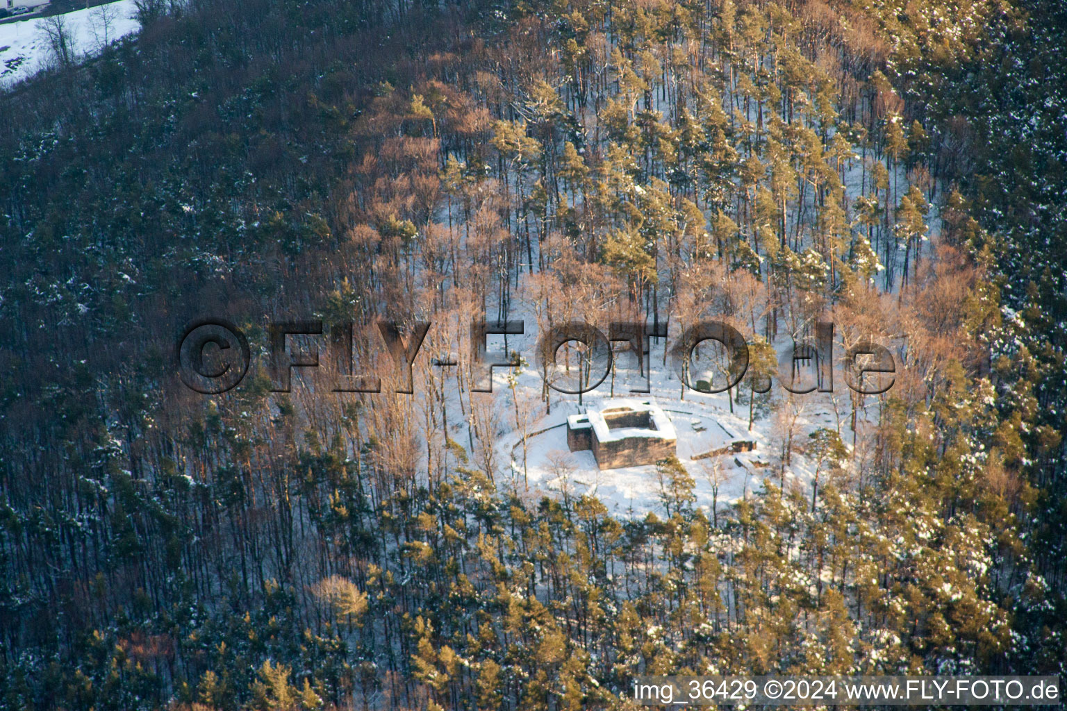 Vue d'oiseau de Klingenmünster dans le département Rhénanie-Palatinat, Allemagne