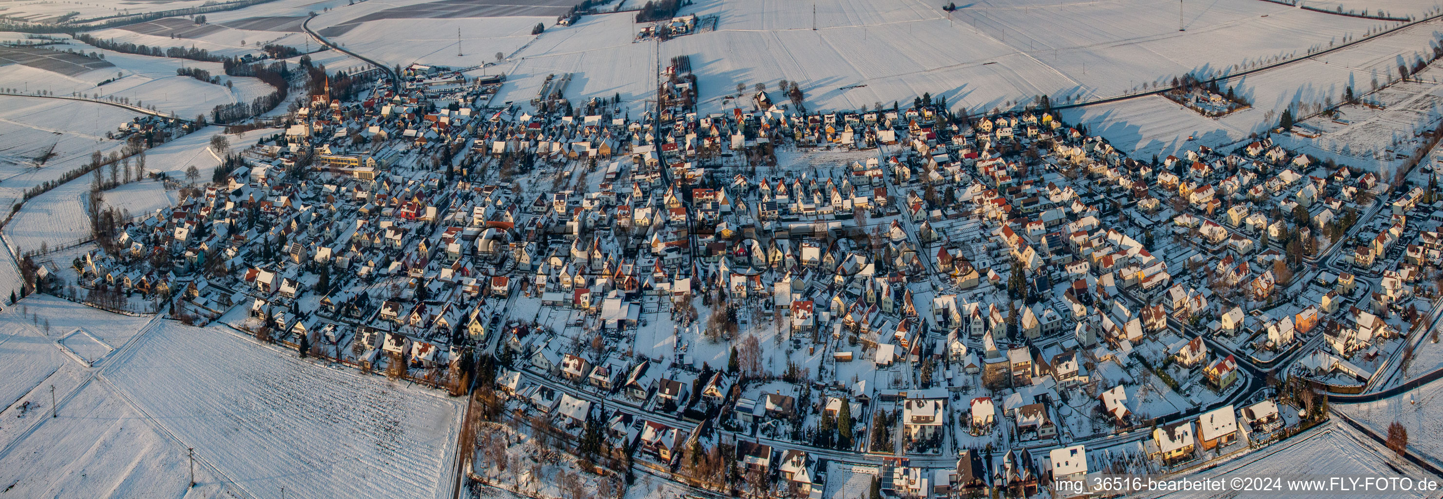 Minfeld dans le département Rhénanie-Palatinat, Allemagne depuis l'avion