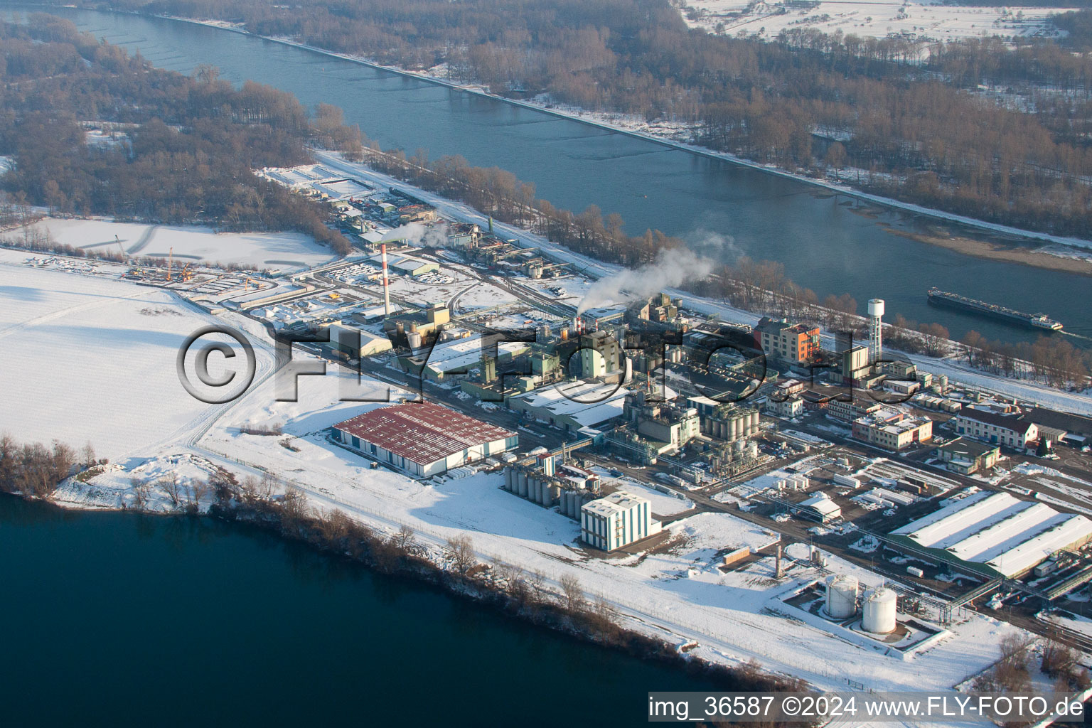 Photographie aérienne de Industrie chimique sur le Rhin à Lauterbourg dans le département Bas Rhin, France