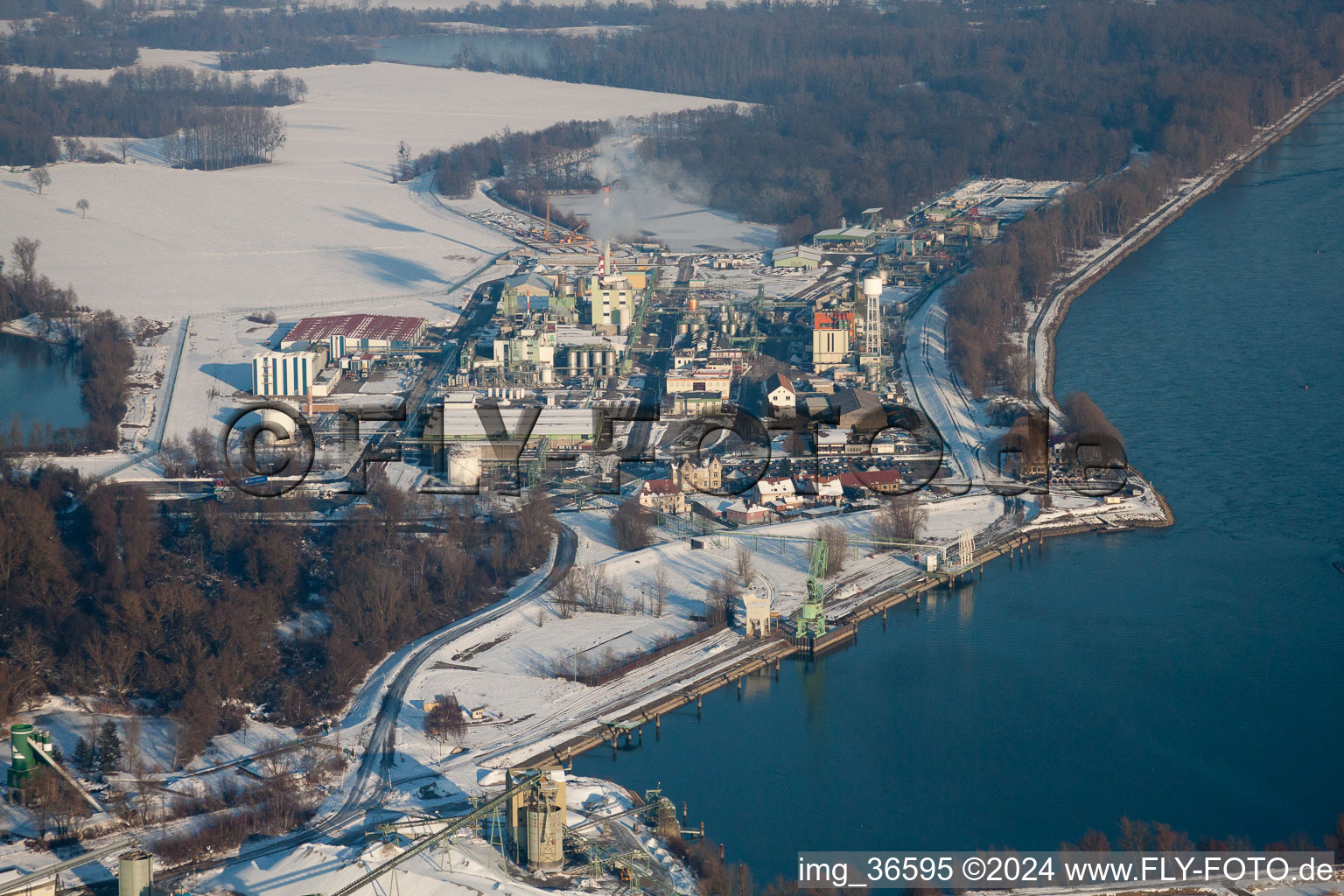 Port du Rhin à Lauterbourg dans le département Bas Rhin, France hors des airs