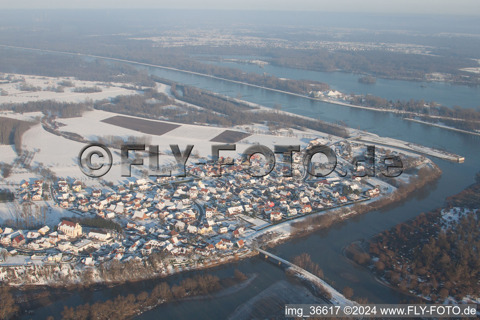 Vue aérienne de Estuaire de la Sûre à Munchhausen dans le département Bas Rhin, France