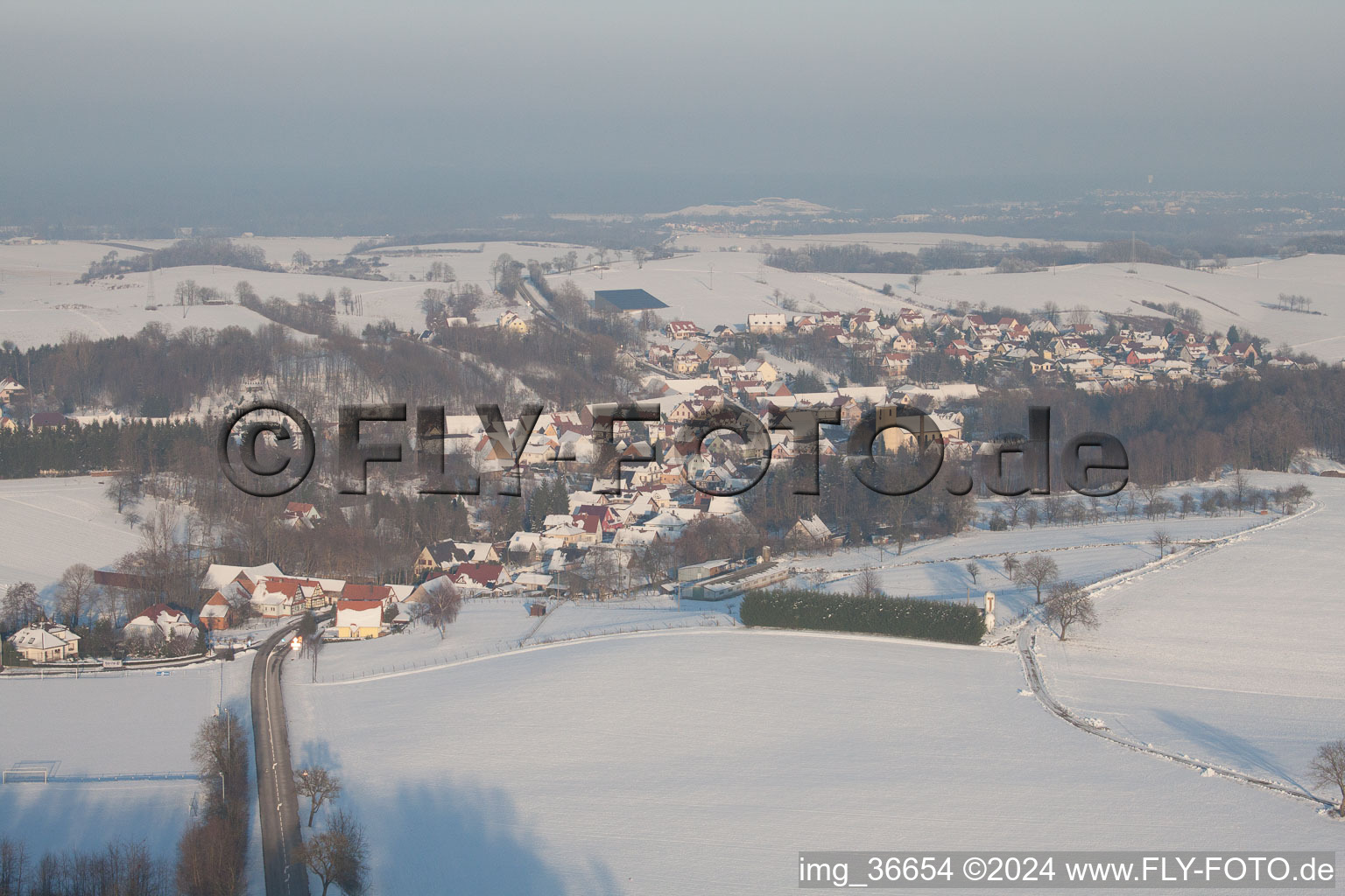 En hiver quand il y a de la neige à Neewiller-près-Lauterbourg dans le département Bas Rhin, France hors des airs