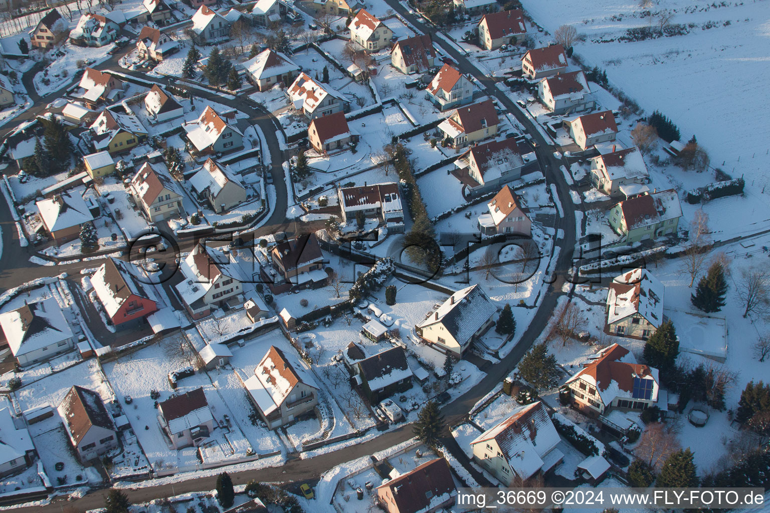 Vue oblique de En hiver quand il y a de la neige à Neewiller-près-Lauterbourg dans le département Bas Rhin, France