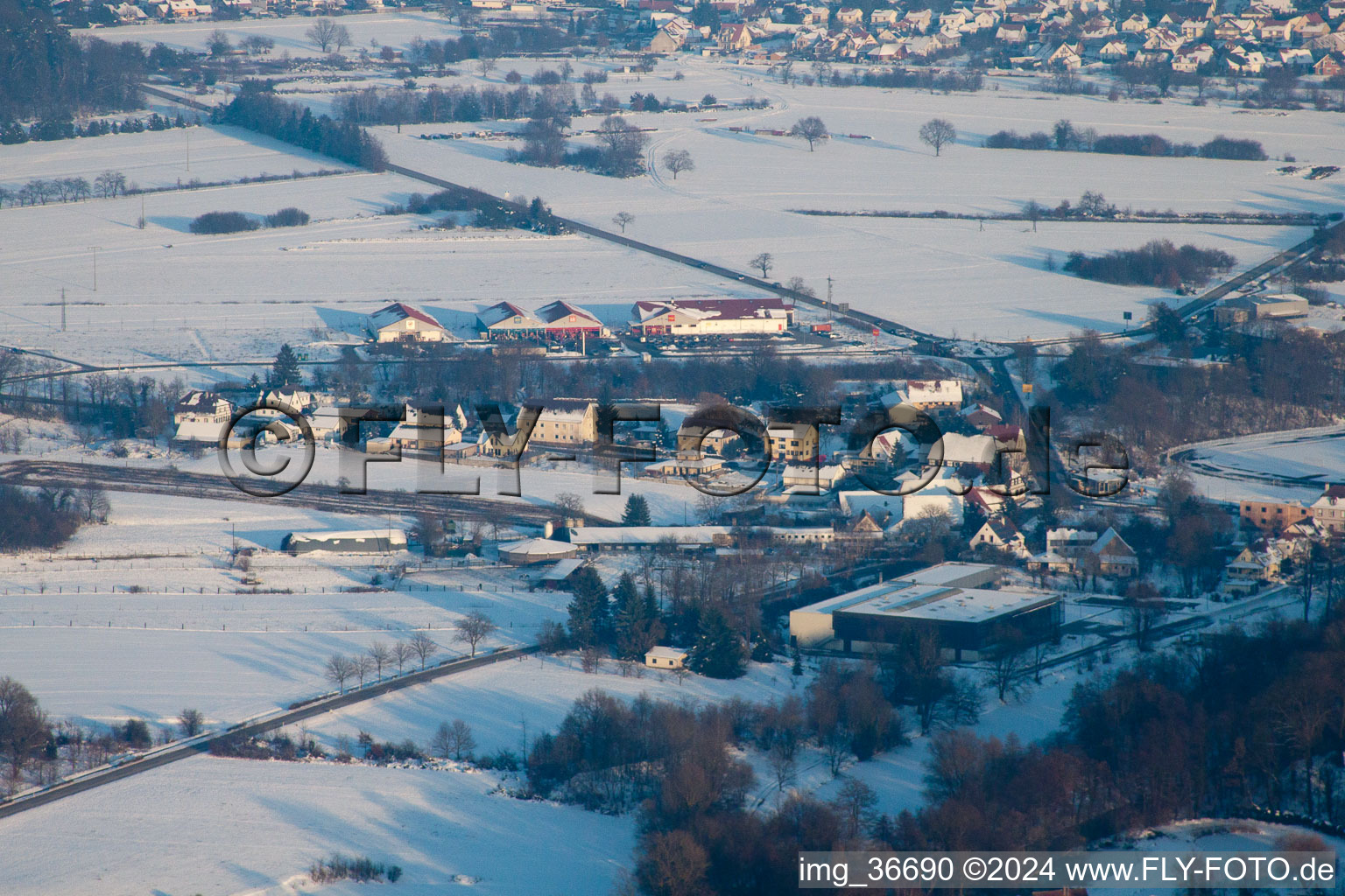 Vue aérienne de De l'ouest à le quartier Neulauterburg in Berg dans le département Rhénanie-Palatinat, Allemagne