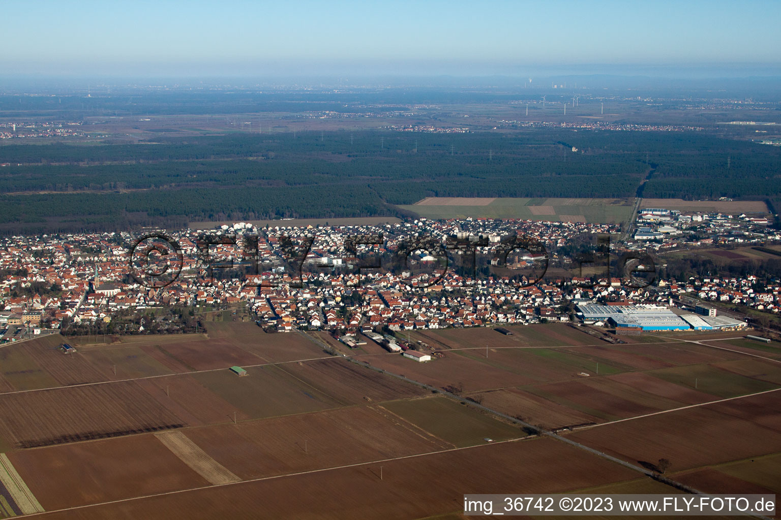 Bellheim dans le département Rhénanie-Palatinat, Allemagne depuis l'avion