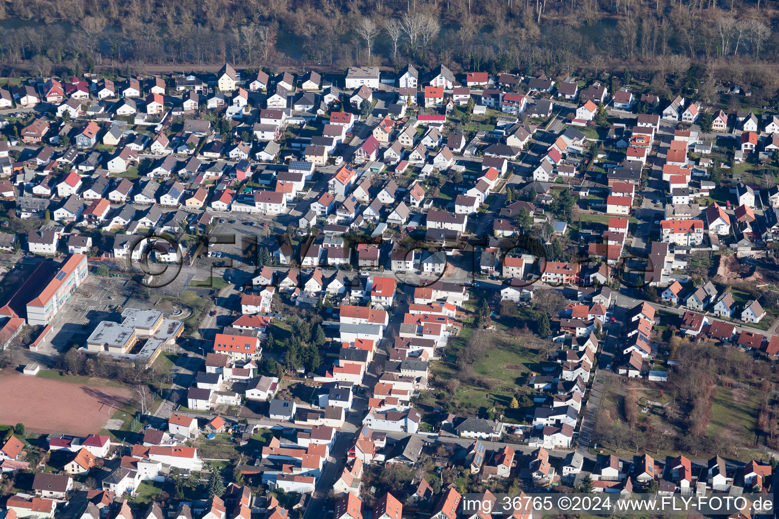 Vue aérienne de Lingenfeld dans le département Rhénanie-Palatinat, Allemagne