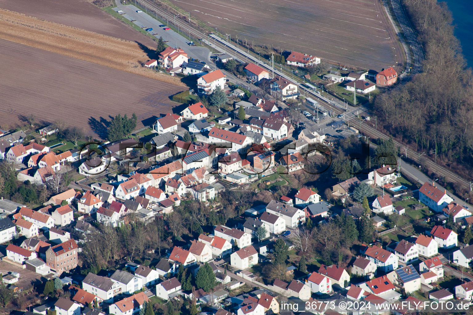 Lingenfeld dans le département Rhénanie-Palatinat, Allemagne vue du ciel