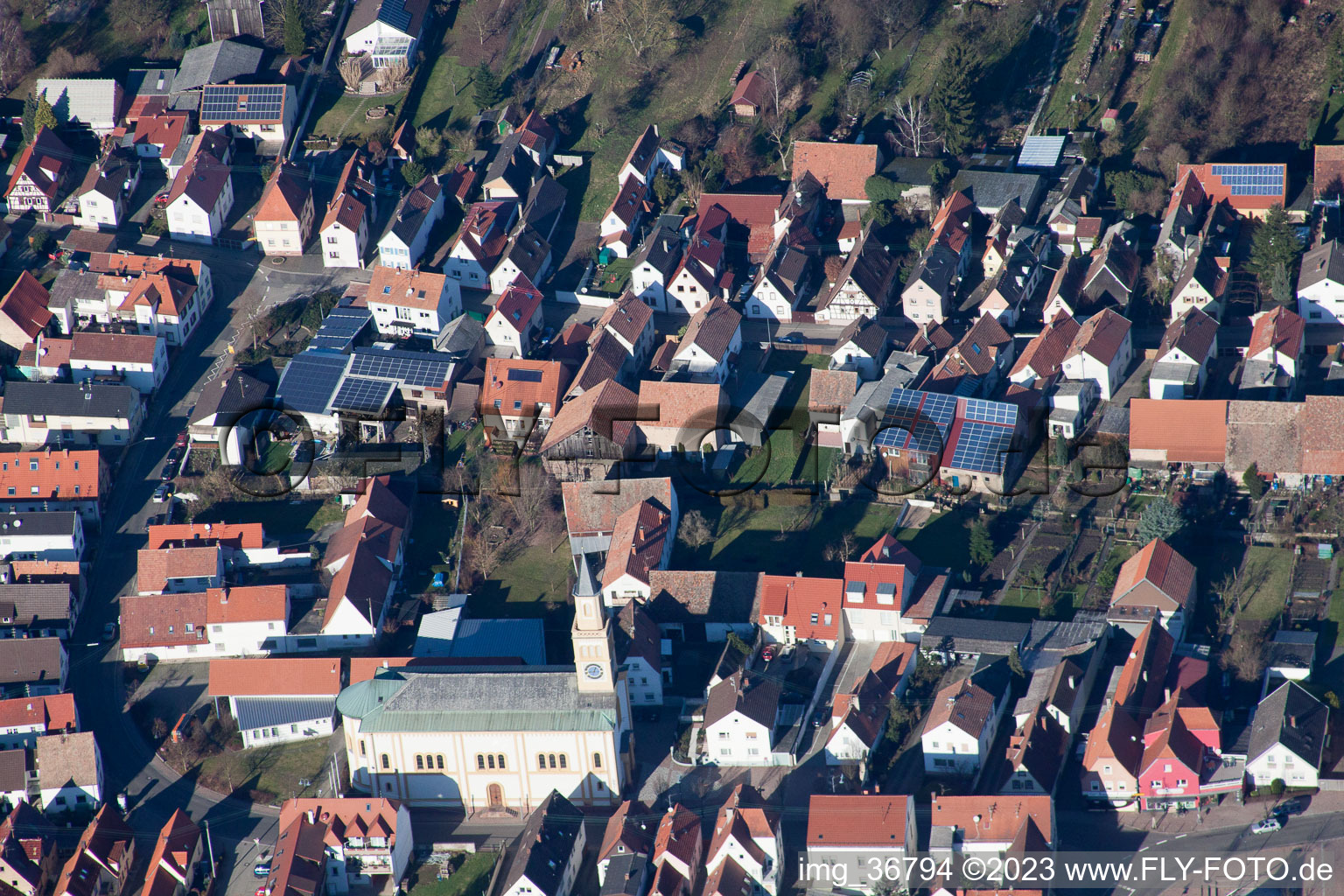 Vue aérienne de Lingenfeld dans le département Rhénanie-Palatinat, Allemagne