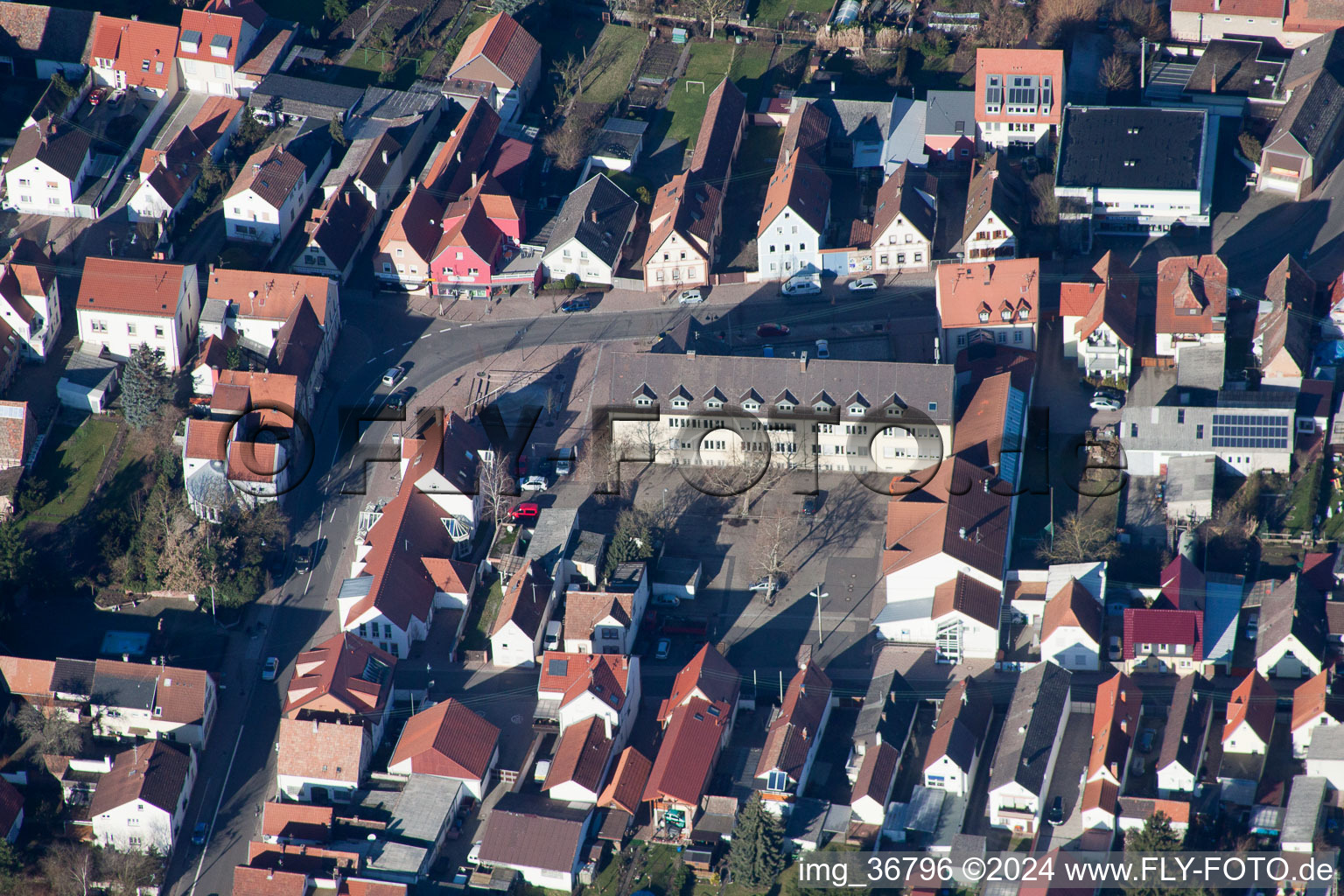 Vue aérienne de Lingenfeld dans le département Rhénanie-Palatinat, Allemagne