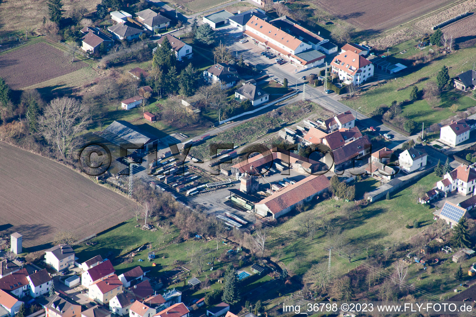 Vue aérienne de Neustadter Straße Holz-Forster à Lingenfeld dans le département Rhénanie-Palatinat, Allemagne