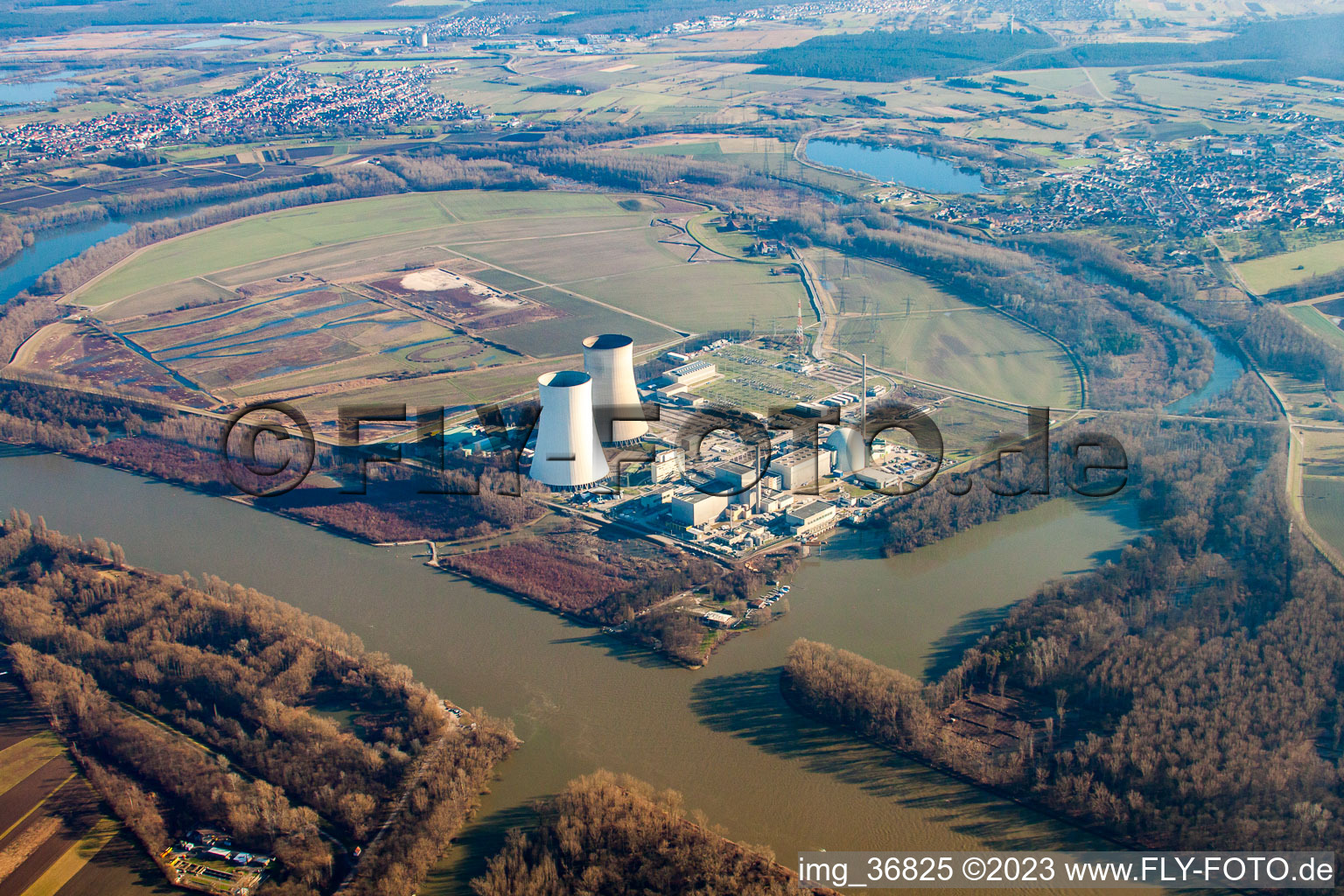 Centrale nucléaire à Philippsburg dans le département Bade-Wurtemberg, Allemagne vue d'en haut