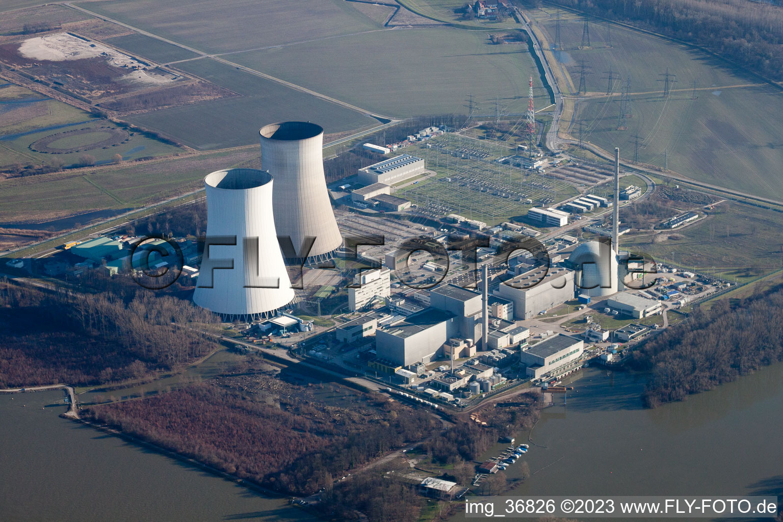 Centrale nucléaire à Philippsburg dans le département Bade-Wurtemberg, Allemagne depuis l'avion