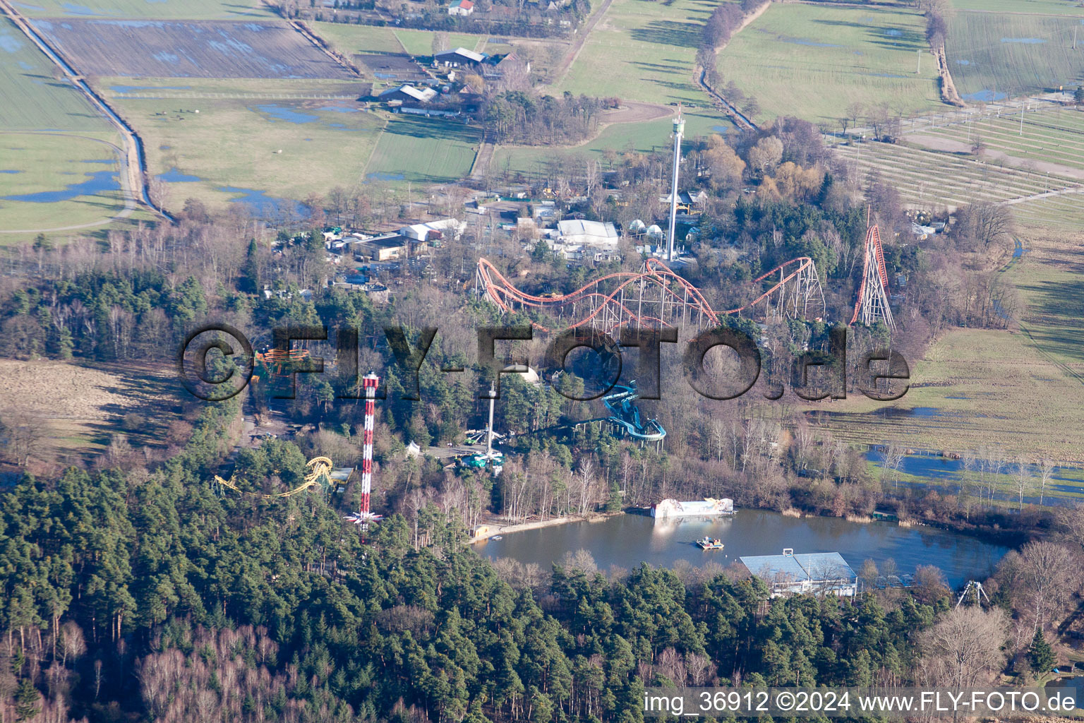 Parc de vacances à Haßloch dans le département Rhénanie-Palatinat, Allemagne du point de vue du drone