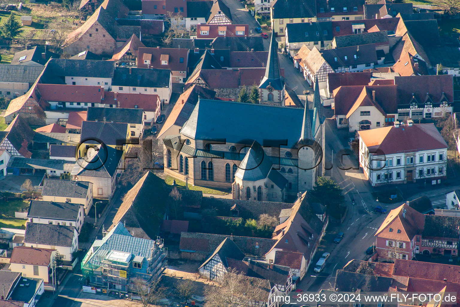 Photographie aérienne de Saint Pierre et Paul à le quartier Geinsheim in Neustadt an der Weinstraße dans le département Rhénanie-Palatinat, Allemagne