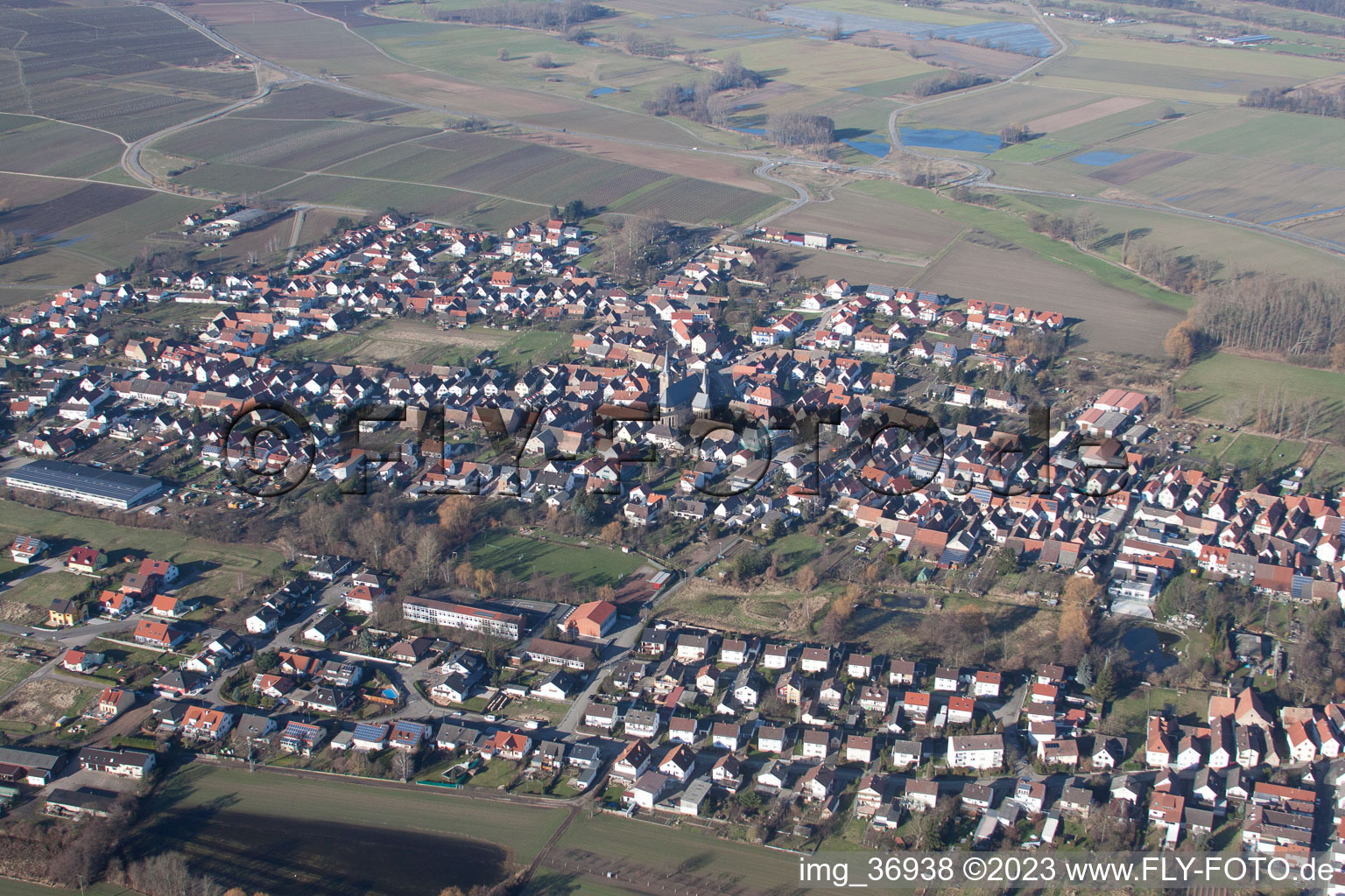 Gommersheim dans le département Rhénanie-Palatinat, Allemagne du point de vue du drone
