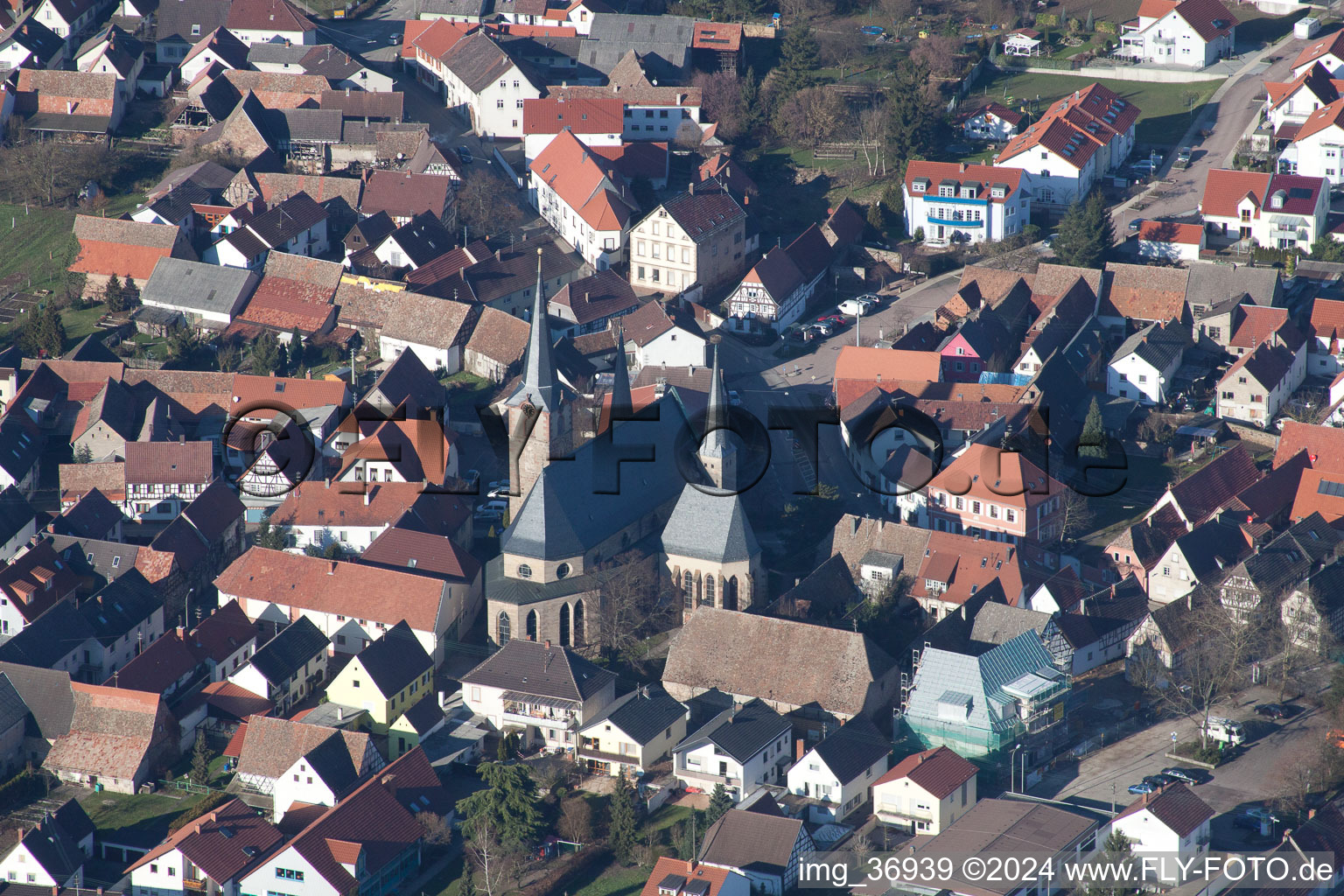 Vue aérienne de Église paroissiale s. Martini ép. à Gommersheim dans le département Rhénanie-Palatinat, Allemagne