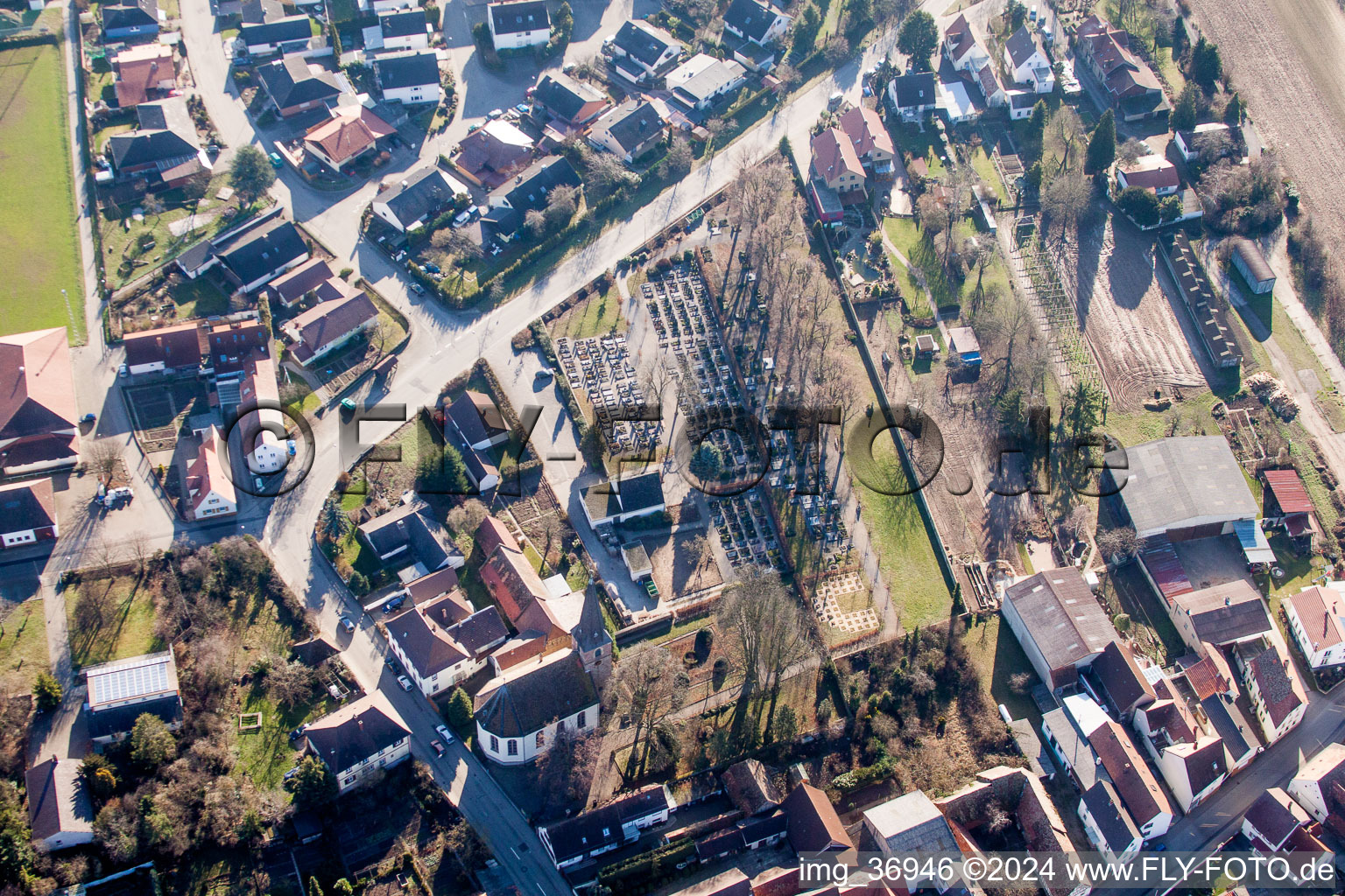 Vue aérienne de Vue des rues et des maisons des quartiers résidentiels à Gommersheim dans le département Rhénanie-Palatinat, Allemagne