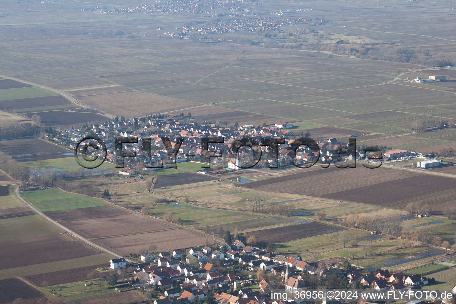 Altdorf dans le département Rhénanie-Palatinat, Allemagne vu d'un drone