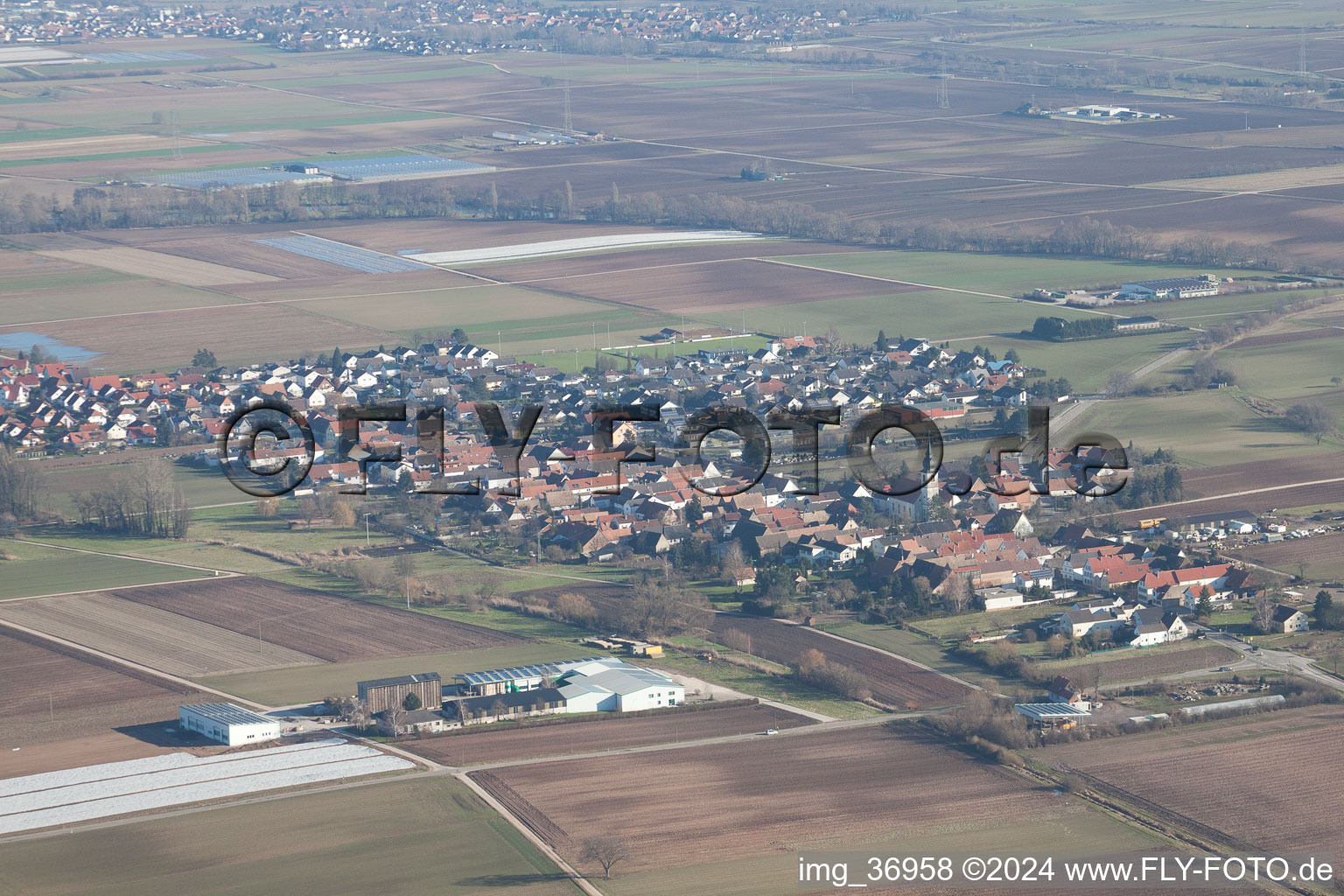 Böbingen dans le département Rhénanie-Palatinat, Allemagne du point de vue du drone