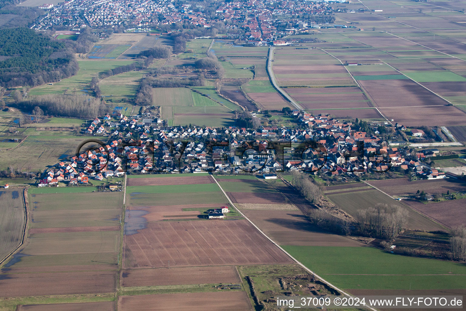 Knittelsheim dans le département Rhénanie-Palatinat, Allemagne du point de vue du drone