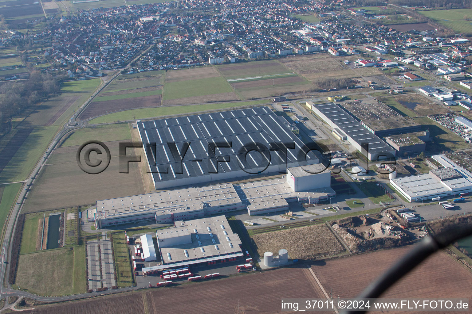 Vue aérienne de Offenbach an der Queich dans le département Rhénanie-Palatinat, Allemagne