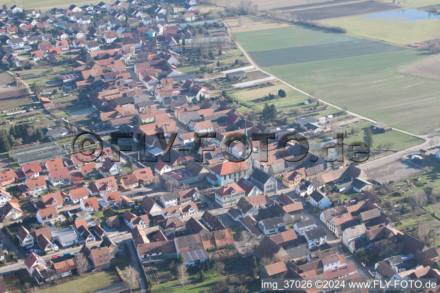 Vue aérienne de Du nord-ouest à Erlenbach bei Kandel dans le département Rhénanie-Palatinat, Allemagne