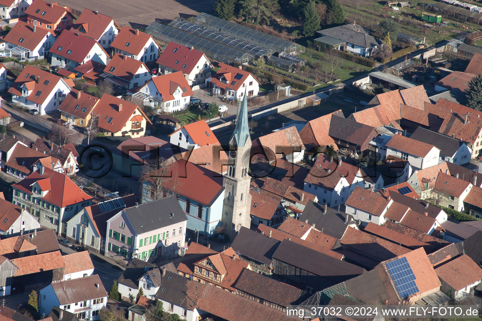 Vue aérienne de Du sud-ouest à Erlenbach bei Kandel dans le département Rhénanie-Palatinat, Allemagne