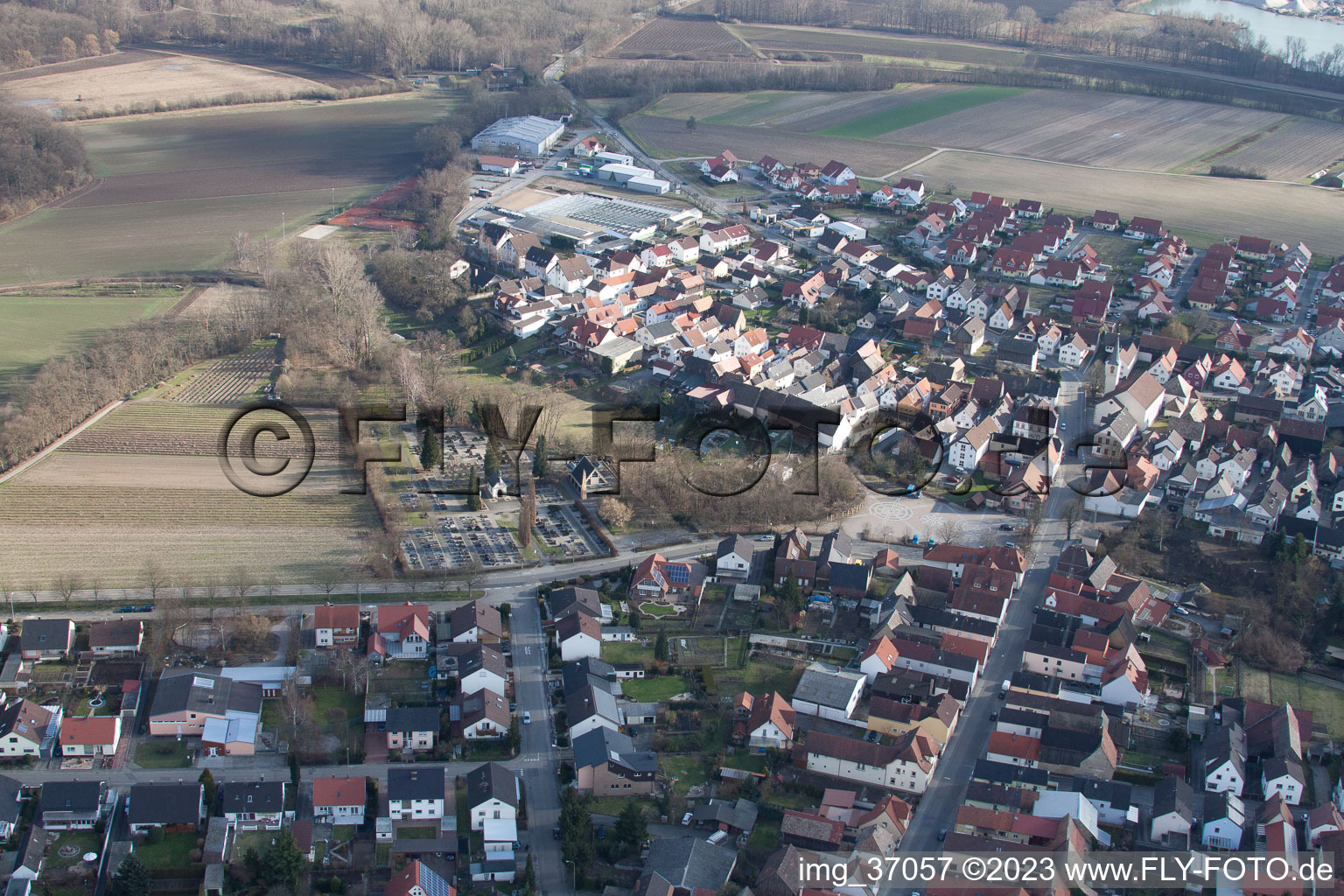 Vue aérienne de Cimetière à Kuhardt dans le département Rhénanie-Palatinat, Allemagne