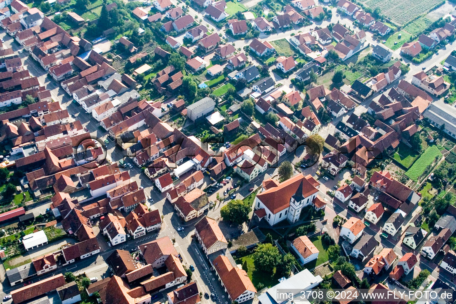 Vue d'oiseau de Hatzenbühl dans le département Rhénanie-Palatinat, Allemagne