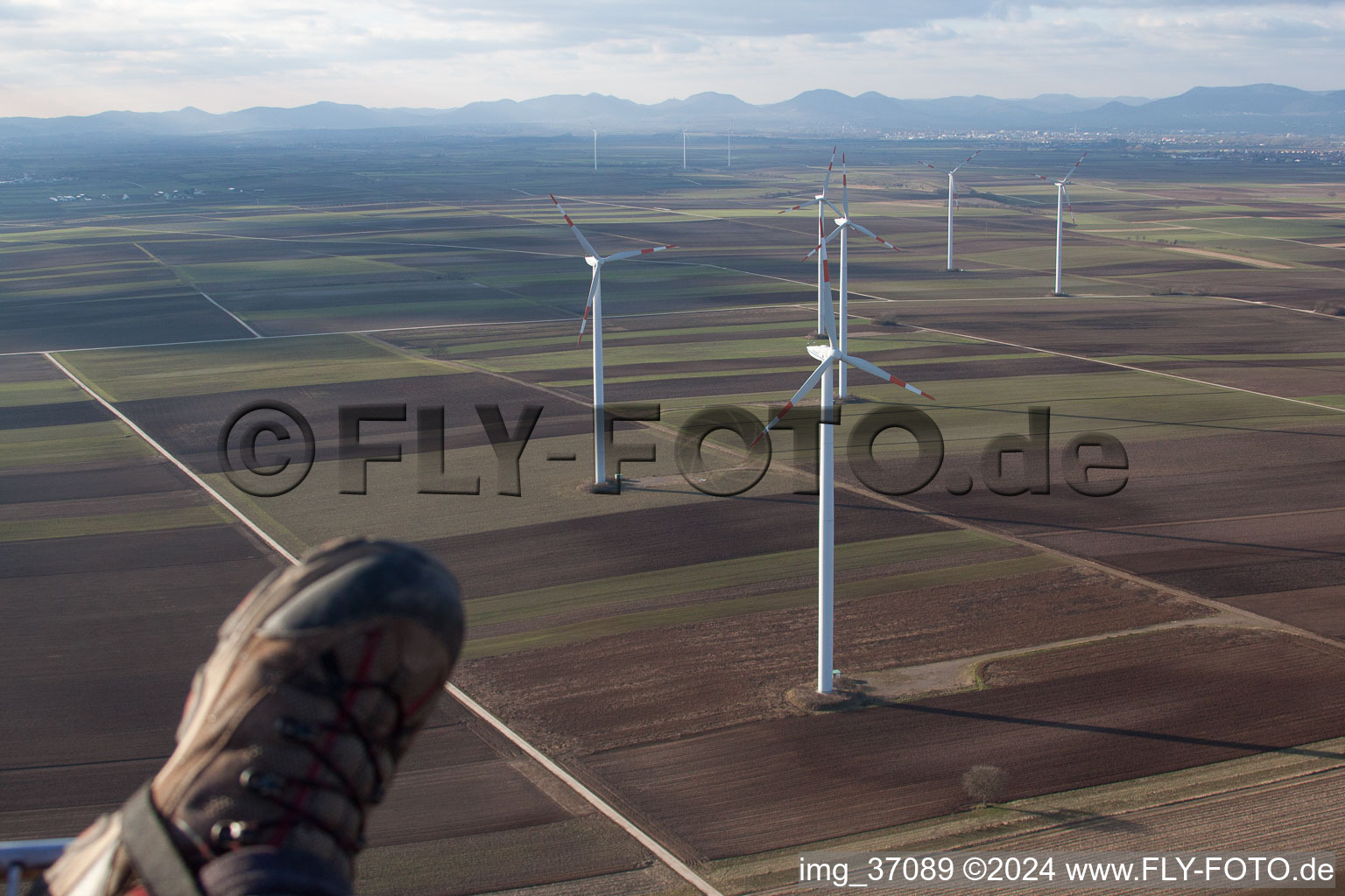 Vue aérienne de Éoliennes à Herxheimweyher dans le département Rhénanie-Palatinat, Allemagne