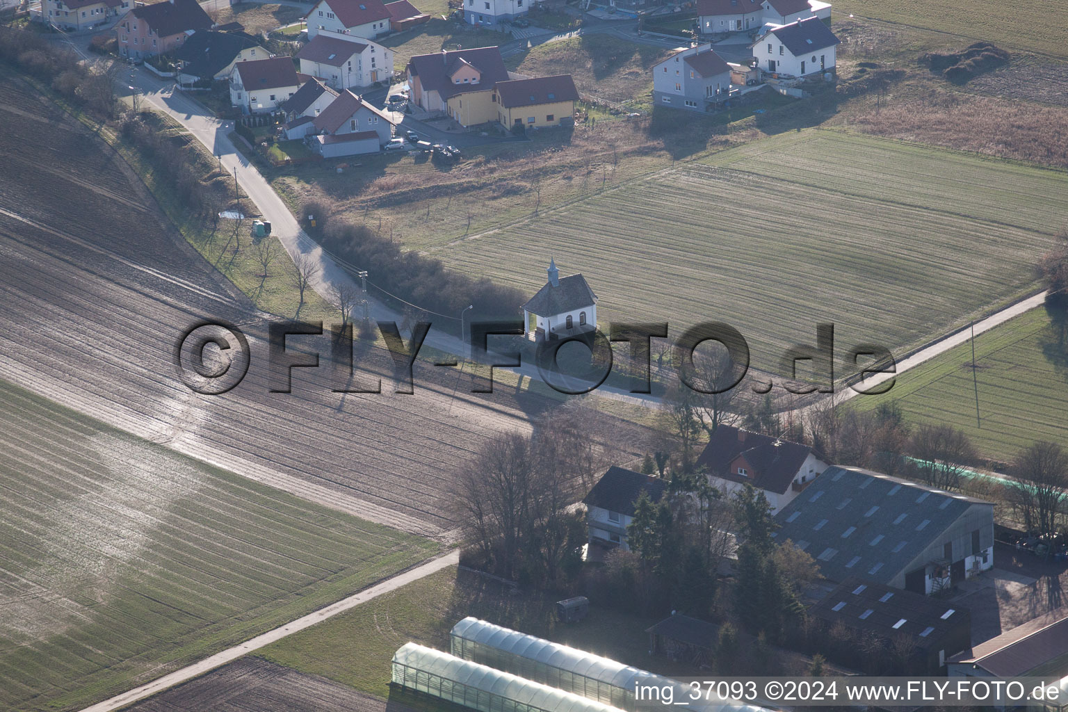 Vue aérienne de Chapelle sur Knittelsheimerstr à Herxheimweyher dans le département Rhénanie-Palatinat, Allemagne