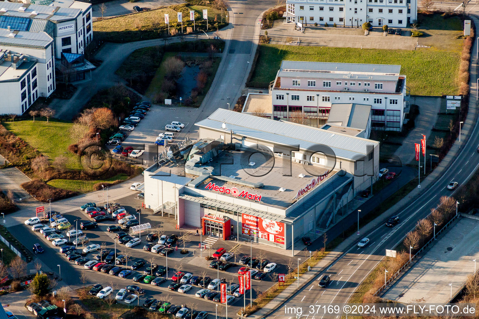 Vue aérienne de Centre commercial MediaMarkt Landau à le quartier Queichheim in Landau in der Pfalz dans le département Rhénanie-Palatinat, Allemagne