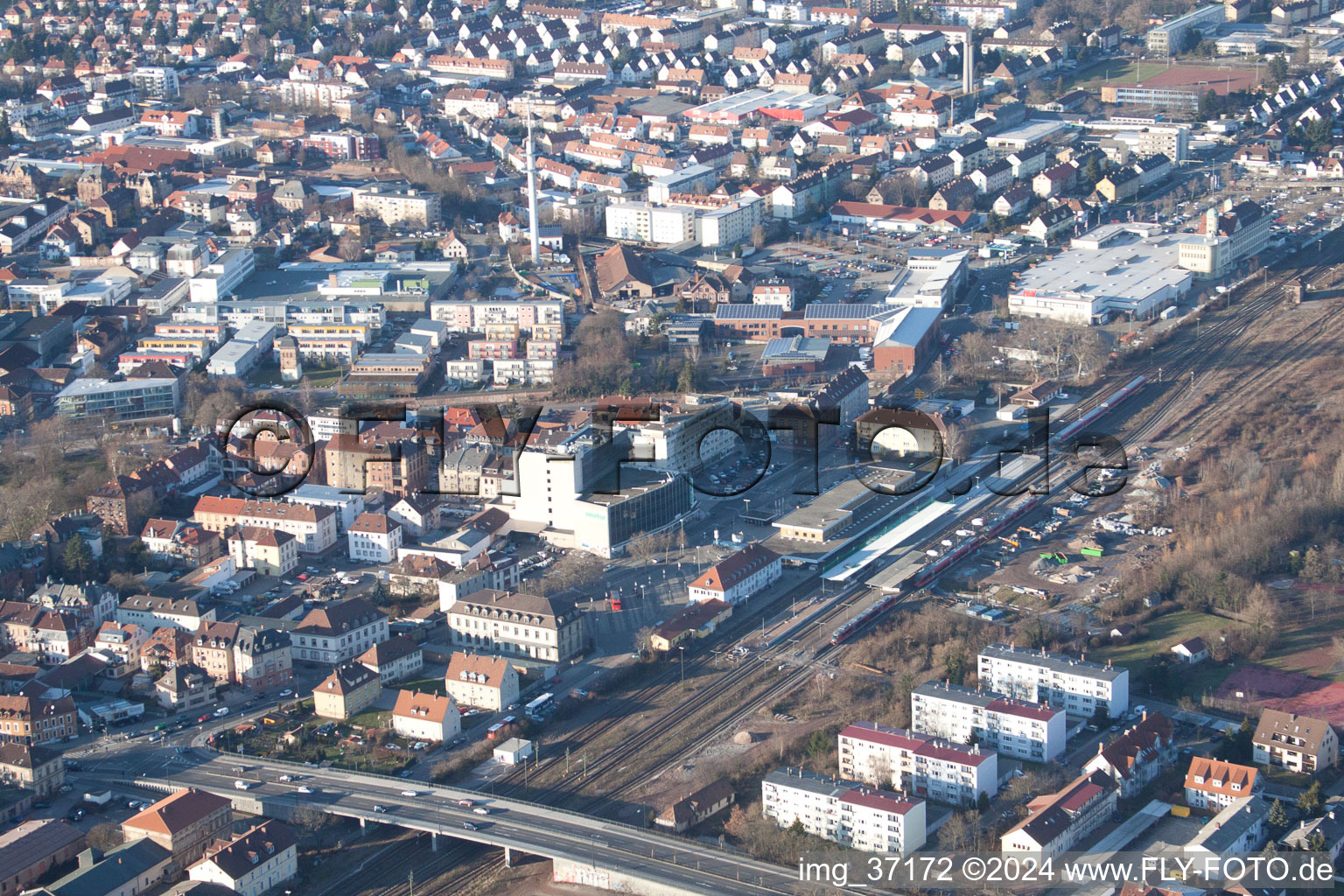 Vue aérienne de Gare à Landau in der Pfalz dans le département Rhénanie-Palatinat, Allemagne