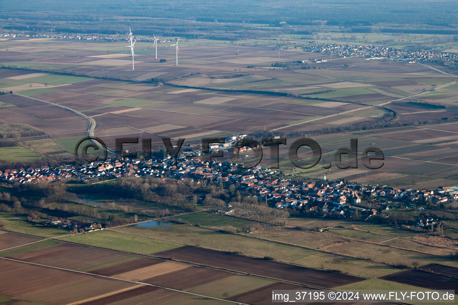 Rohrbach dans le département Rhénanie-Palatinat, Allemagne vu d'un drone