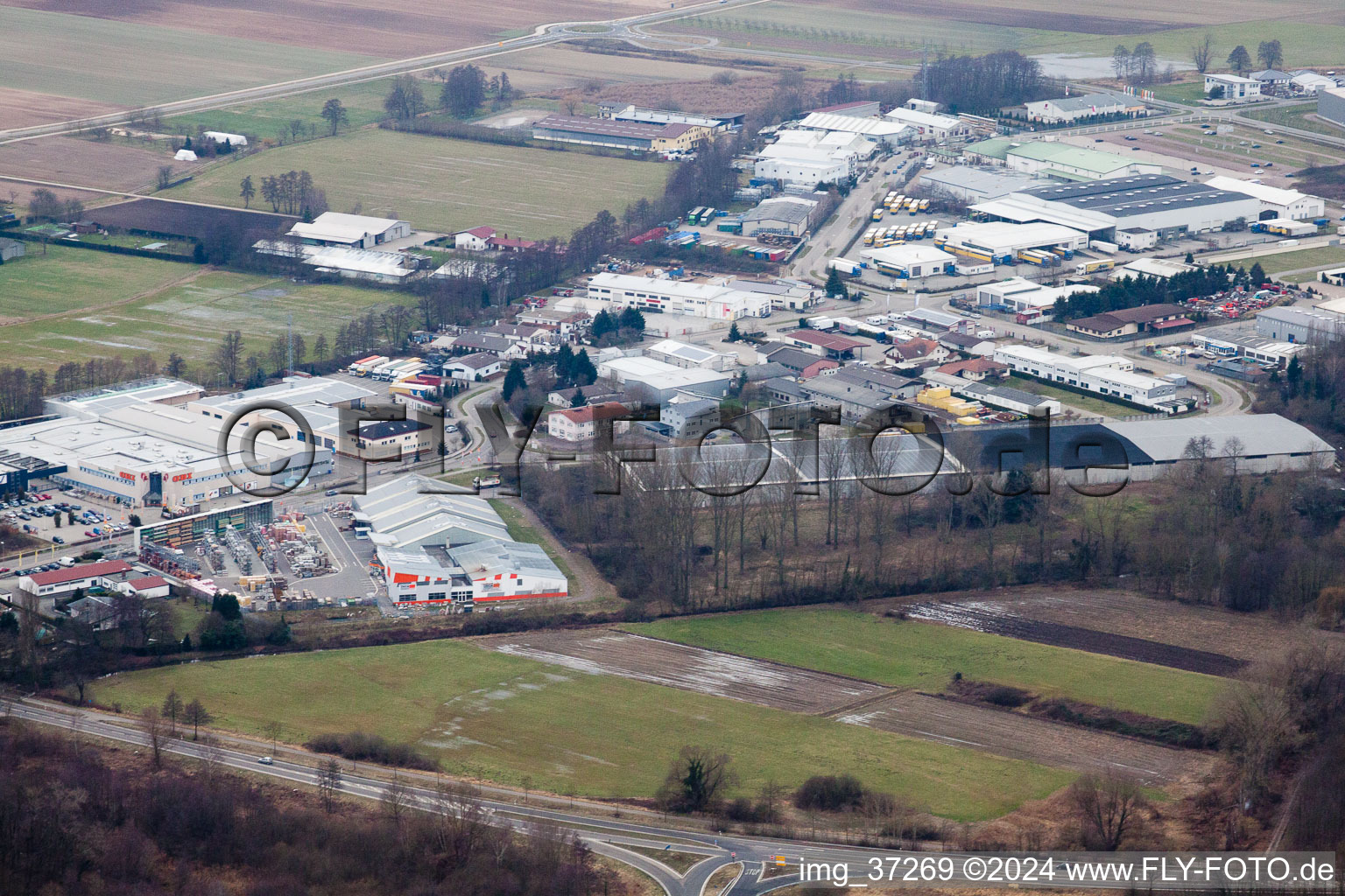 Zone industrielle de Horst à le quartier Minderslachen in Kandel dans le département Rhénanie-Palatinat, Allemagne d'en haut