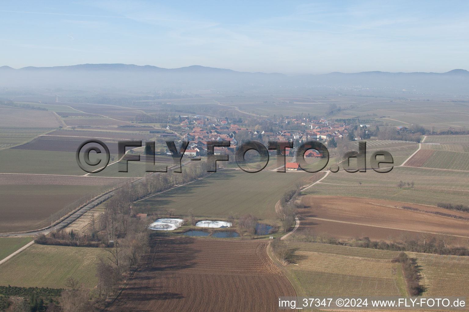 Dierbach dans le département Rhénanie-Palatinat, Allemagne du point de vue du drone