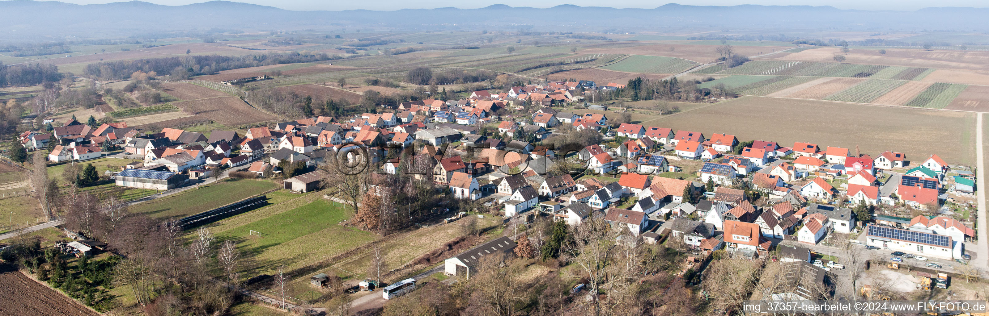 Vue aérienne de Vue sur le village à le quartier Kleinsteinfeld in Niederotterbach dans le département Rhénanie-Palatinat, Allemagne