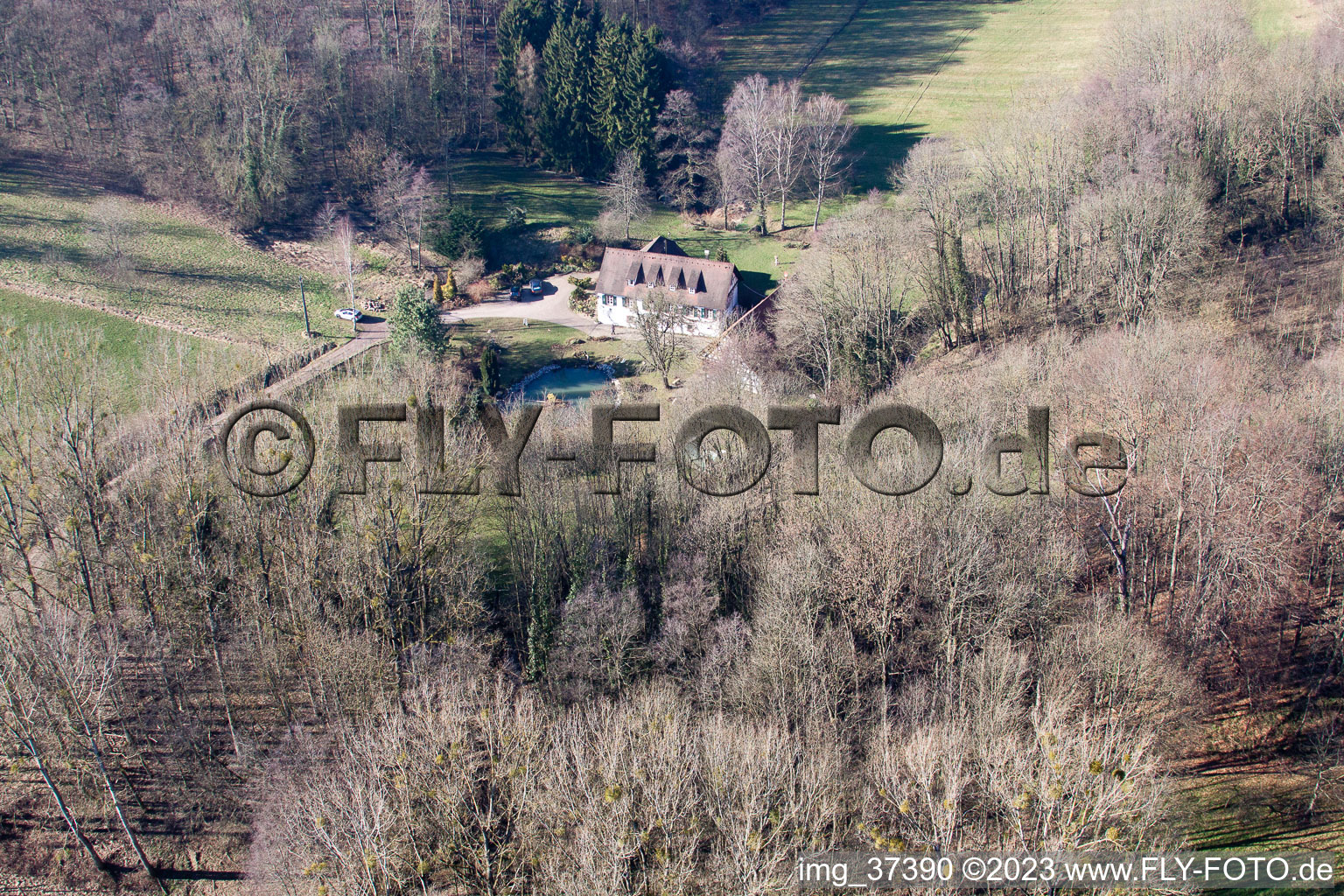 Drachenbronn-Birlenbach dans le département Bas Rhin, France du point de vue du drone