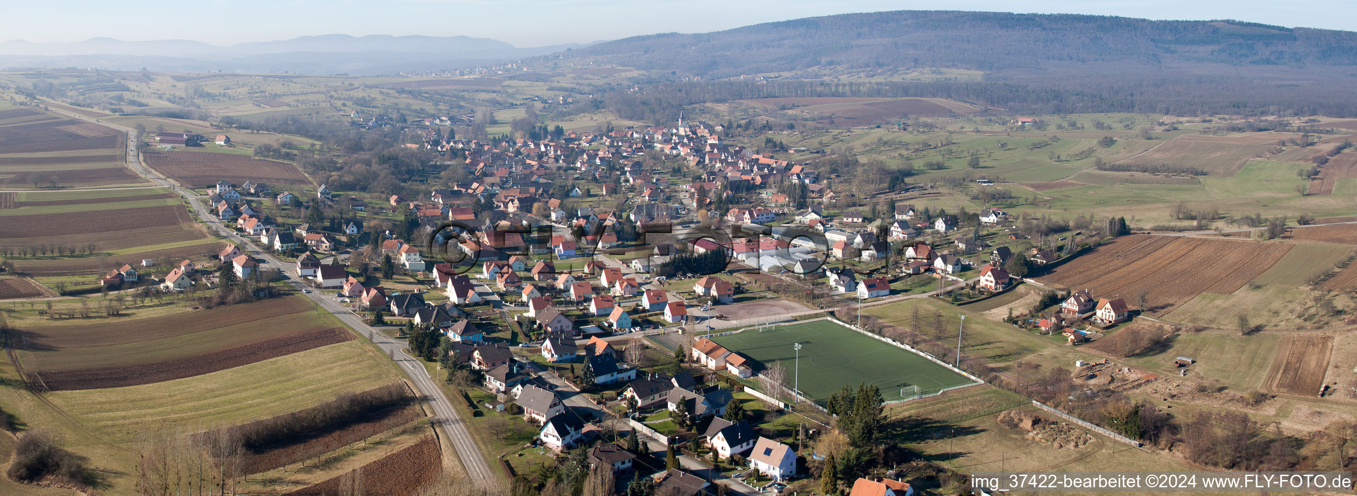 Vue aérienne de Preuschdorf dans le département Bas Rhin, France