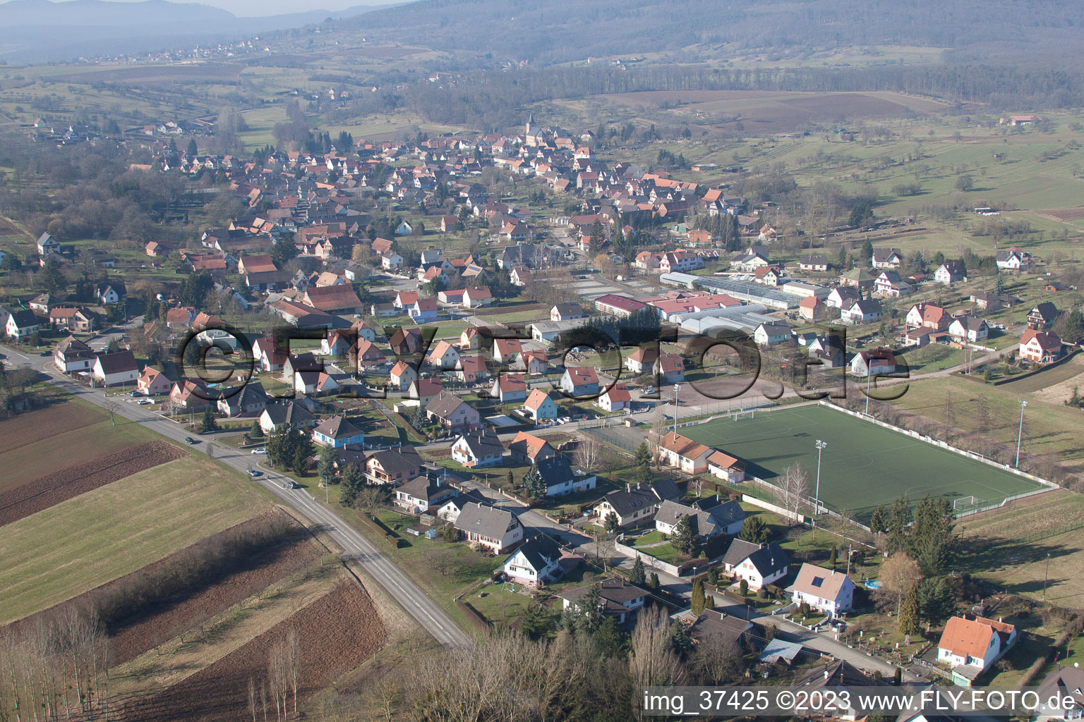 Vue aérienne de Preuschdorf dans le département Bas Rhin, France