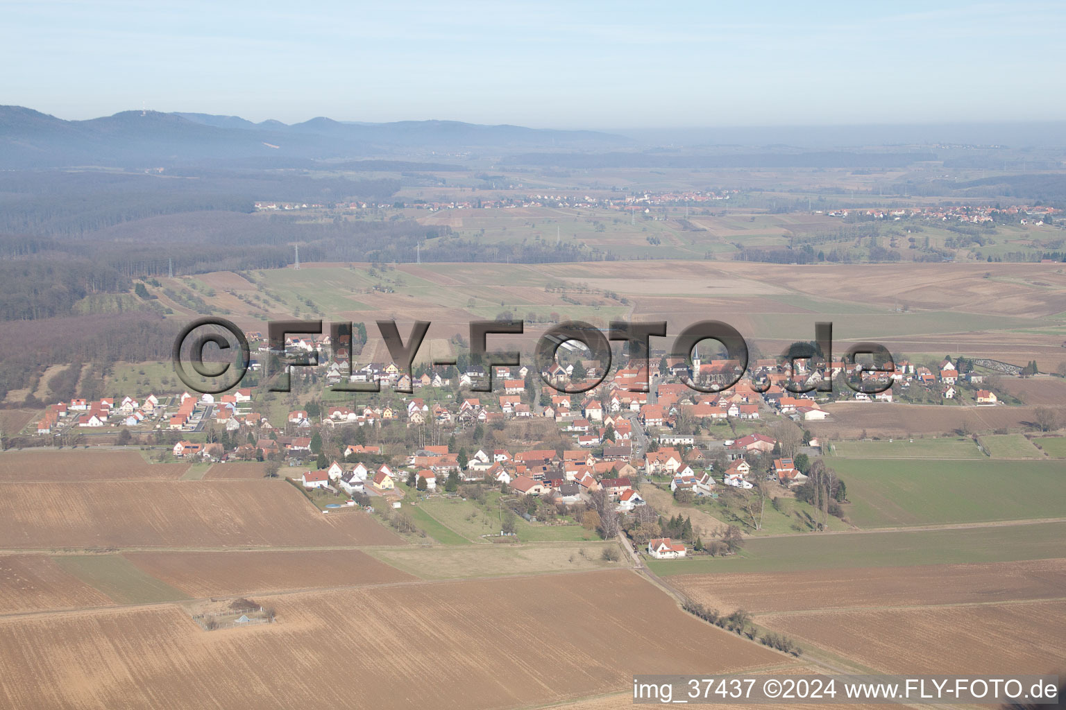 Vue aérienne de Kutzenhausen dans le département Bas Rhin, France