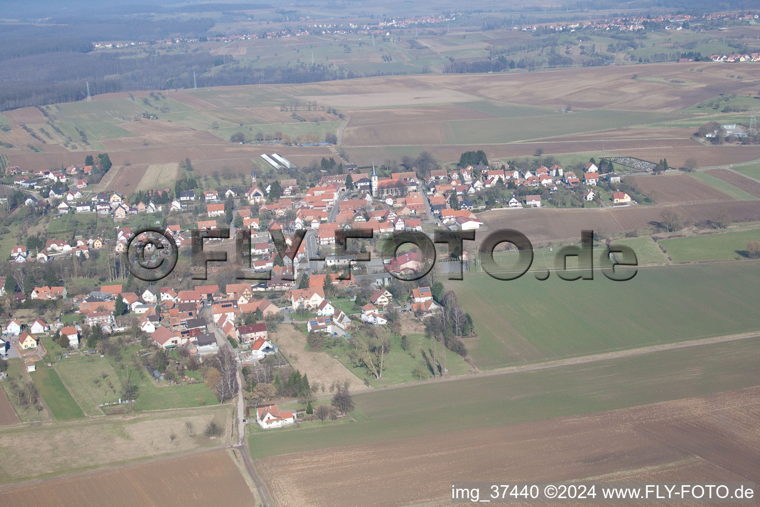 Vue aérienne de Kutzenhausen dans le département Bas Rhin, France