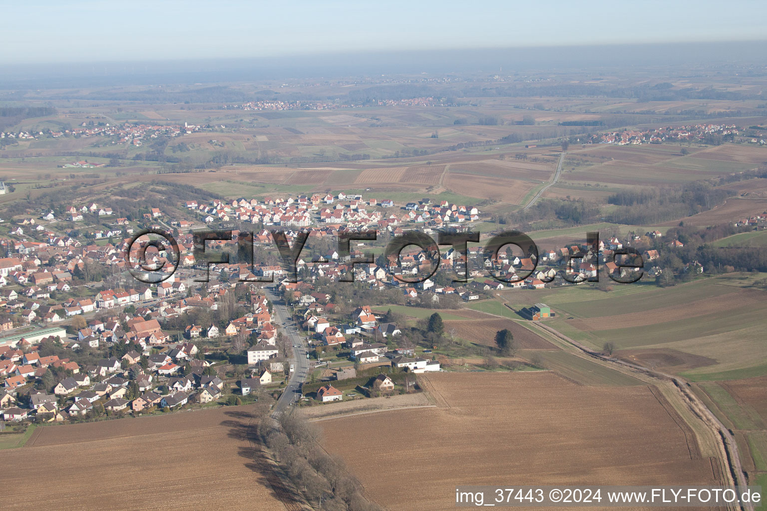 Vue aérienne de Soultz-sous-Forêts dans le département Bas Rhin, France