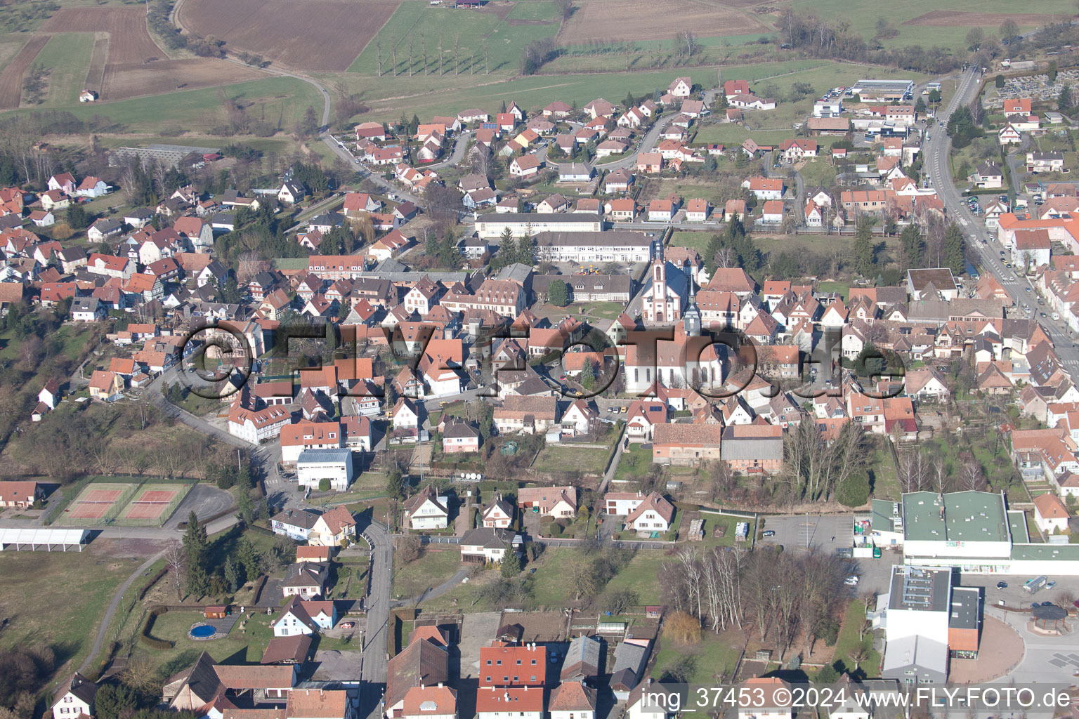 Vue d'oiseau de Soultz-sous-Forêts dans le département Bas Rhin, France