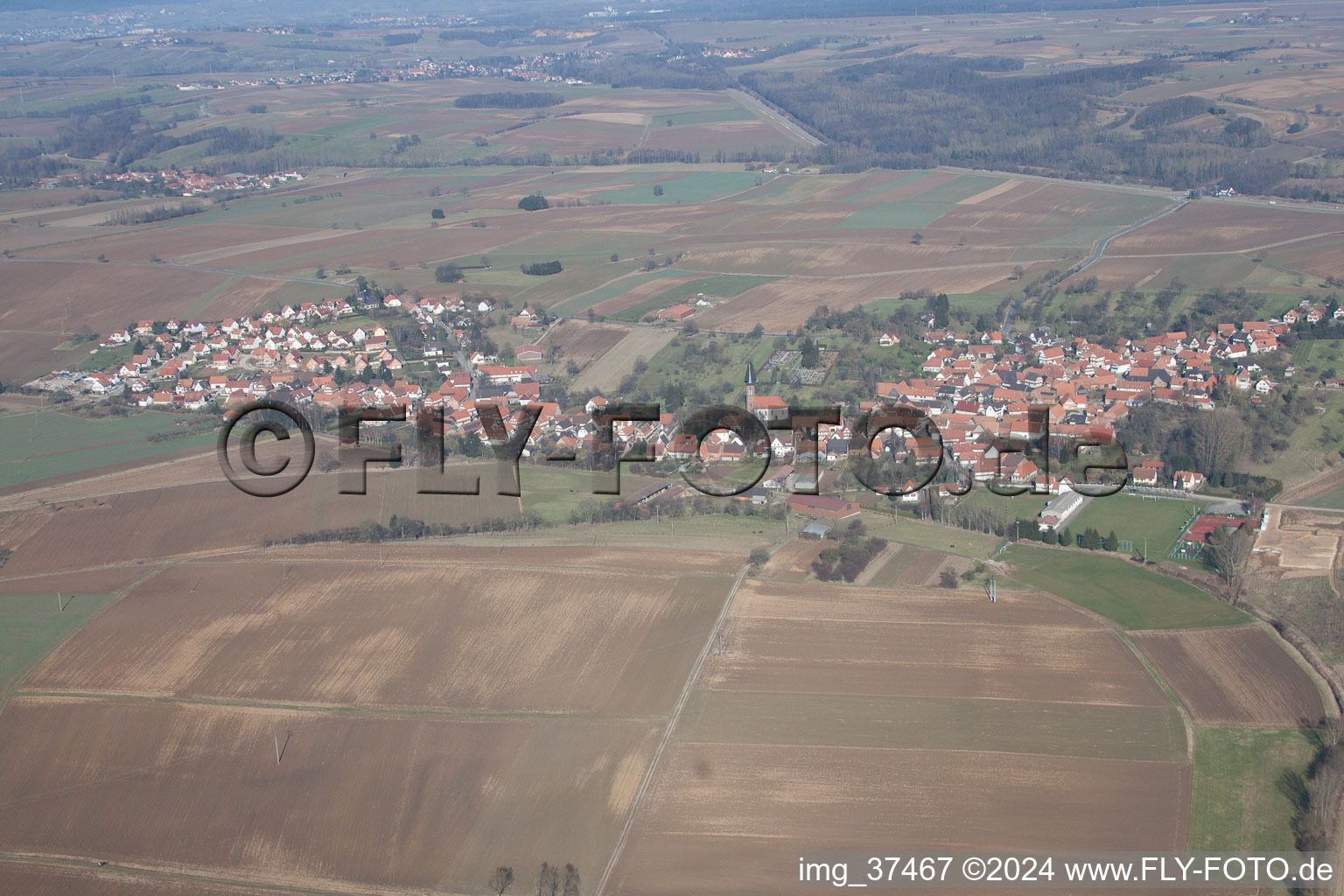 Vue aérienne de Schœnenbourg dans le département Bas Rhin, France