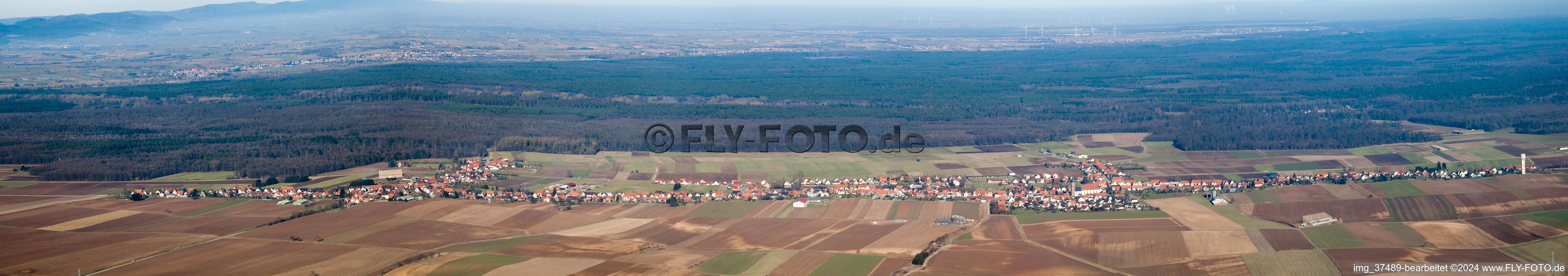 Vue aérienne de Panorama de Schleithal, plus long village d'Alsace à Schleithal dans le département Bas Rhin, France